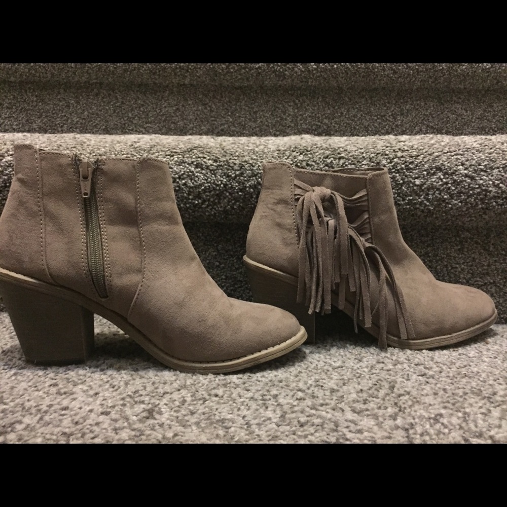 Faded glory ankled  Heeled brown boots.